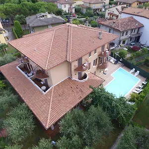 https://hotel-chiara.it-lombardy.com
